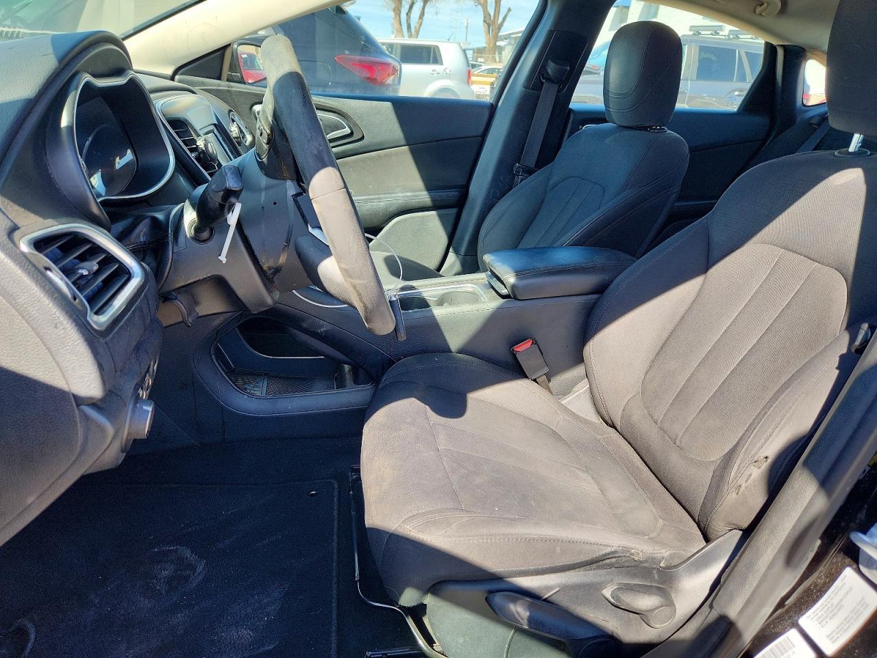 2015 Chrysler 200 Limited - Фото 7