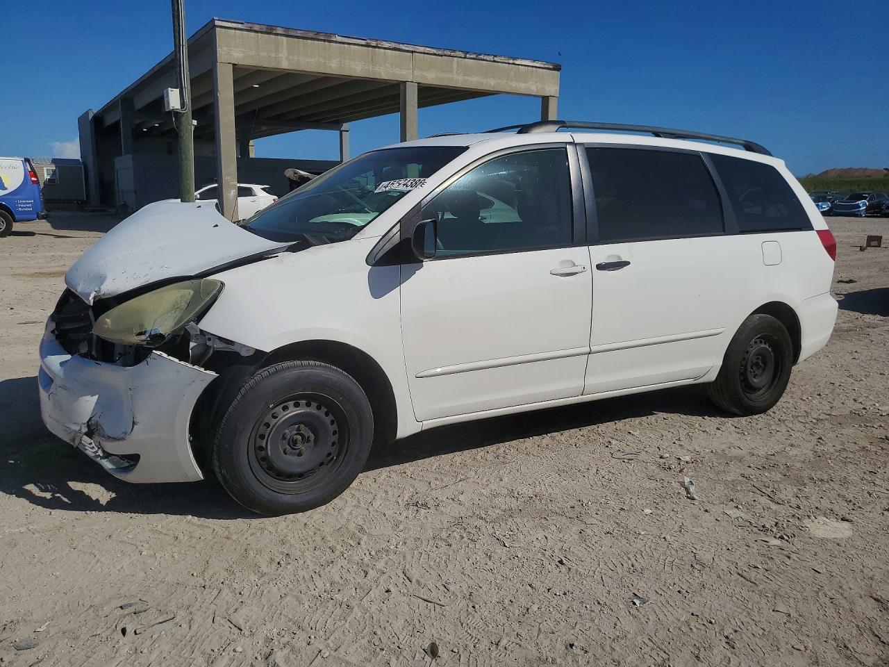 2004 Toyota Sienna Le 8 Passenger