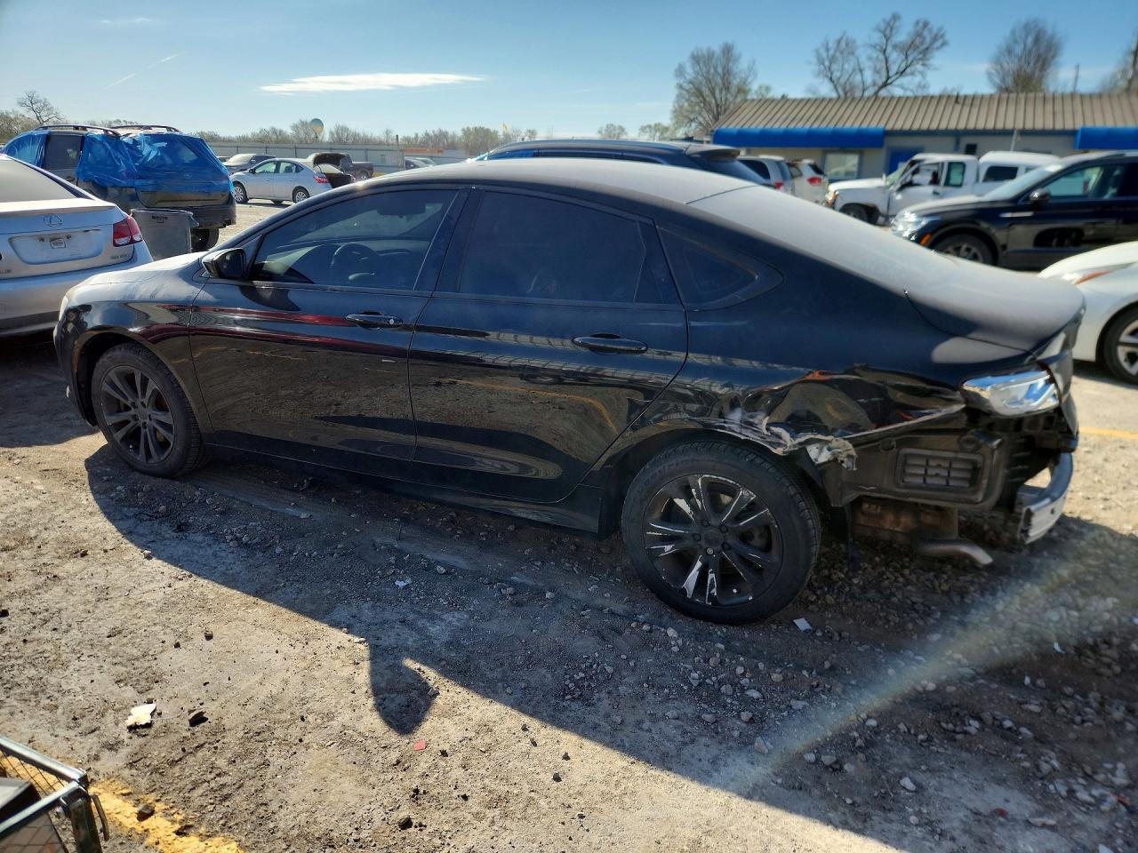 2016 Chrysler 200 Limited - Фото 2