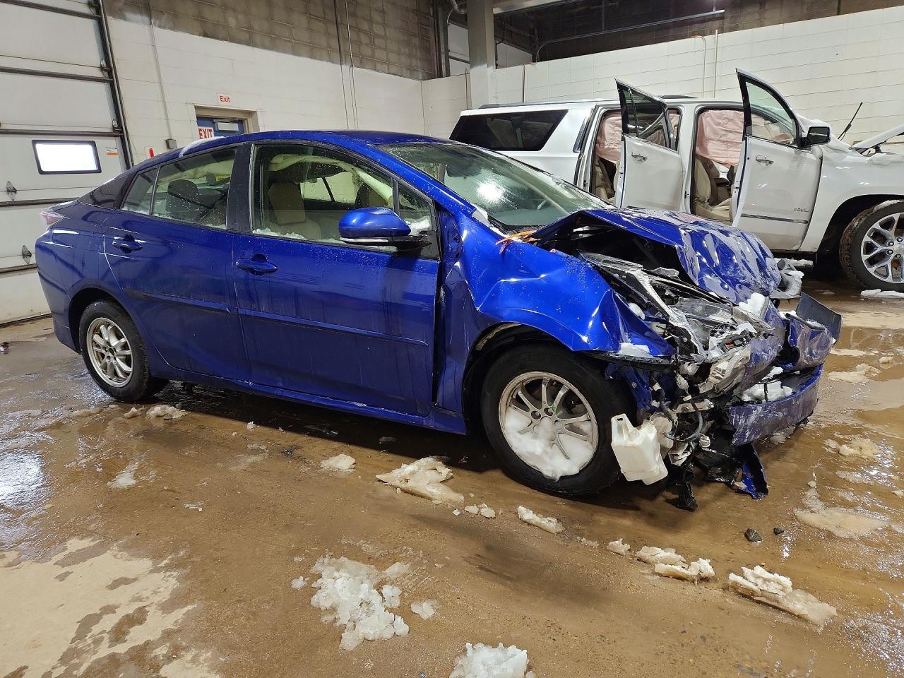 2016 Toyota Prius Three - Image 4