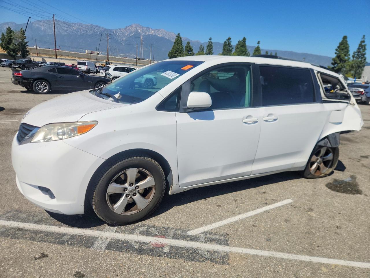 2014 Toyota Sienna Le 8-Passenger
