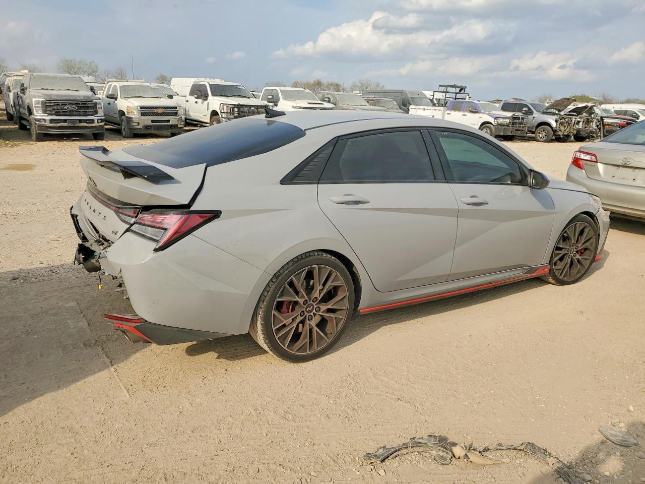 2023 Hyundai Elantra - Фото 3