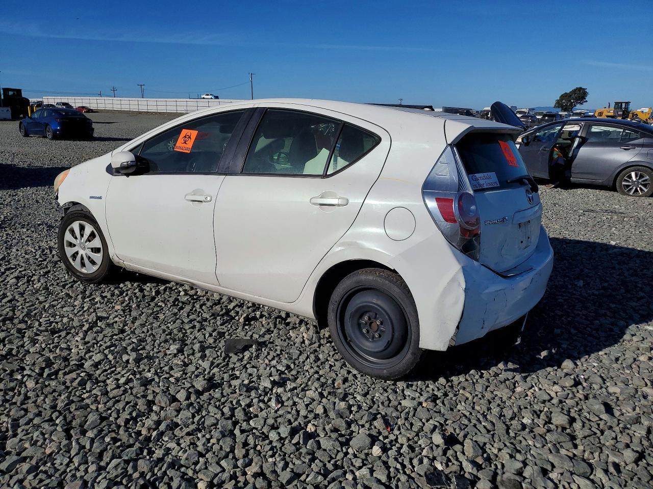 2013 Toyota Prius C Two - Фото 2