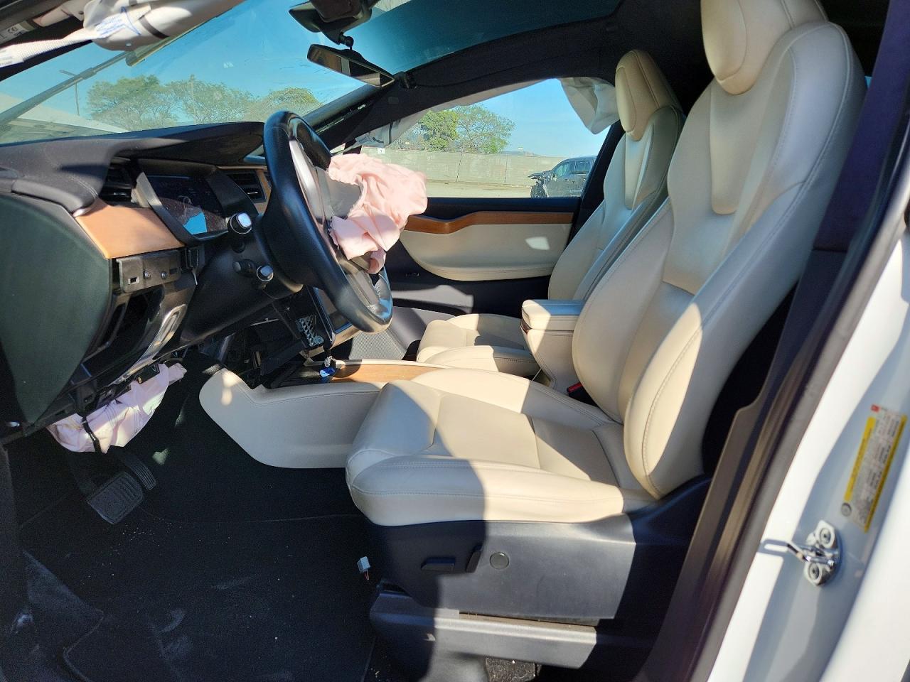 2020 Tesla Model X - Фото 7