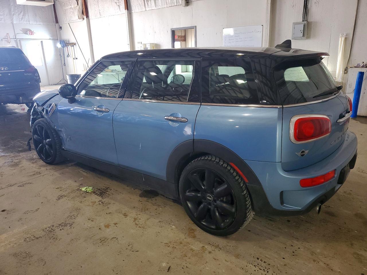 2017 Mini Cooper S Clubman All4 - Image 2