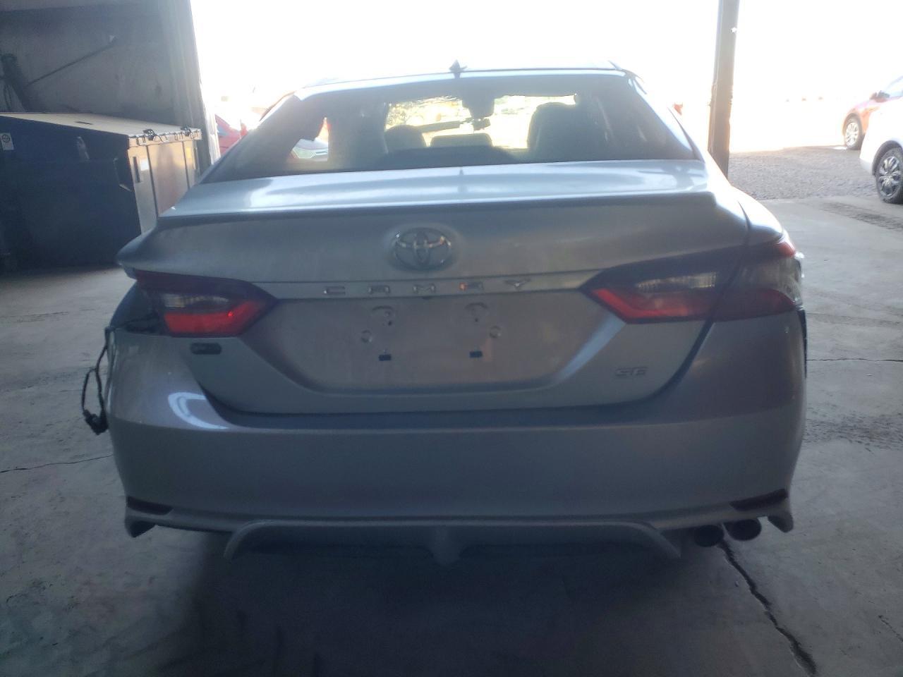 2022 Toyota Camry Se - Image 6