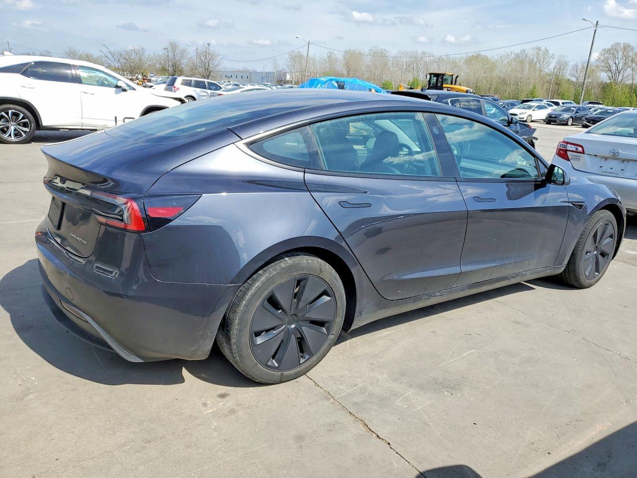 2024 Tesla Model 3 - Фото 3