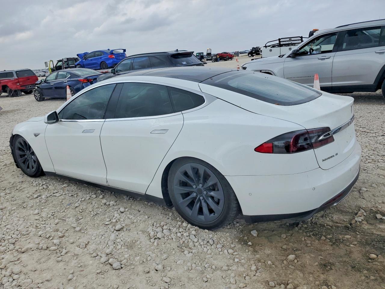 2015 Tesla Model S 85D - Image 2