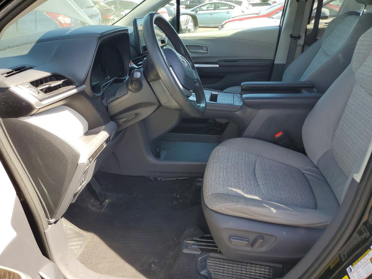 2021 Toyota Sienna Le 8-Passenger - Фото 7