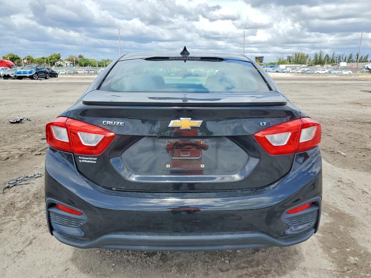 2017 Chevrolet Cruze Lt - Image 6