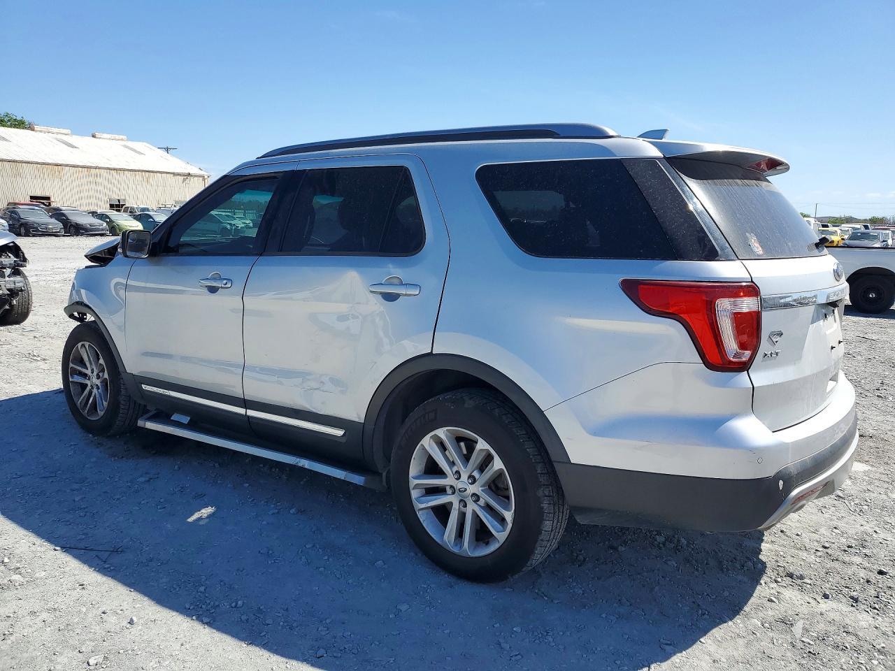 2016 Ford Explorer Xlt - Image 2