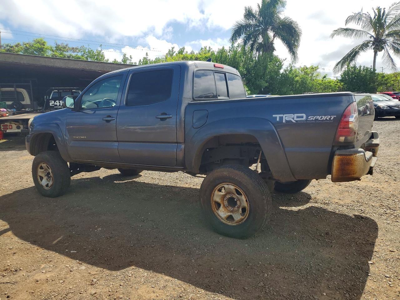 2015 Toyota Tacoma V6 - Image 2