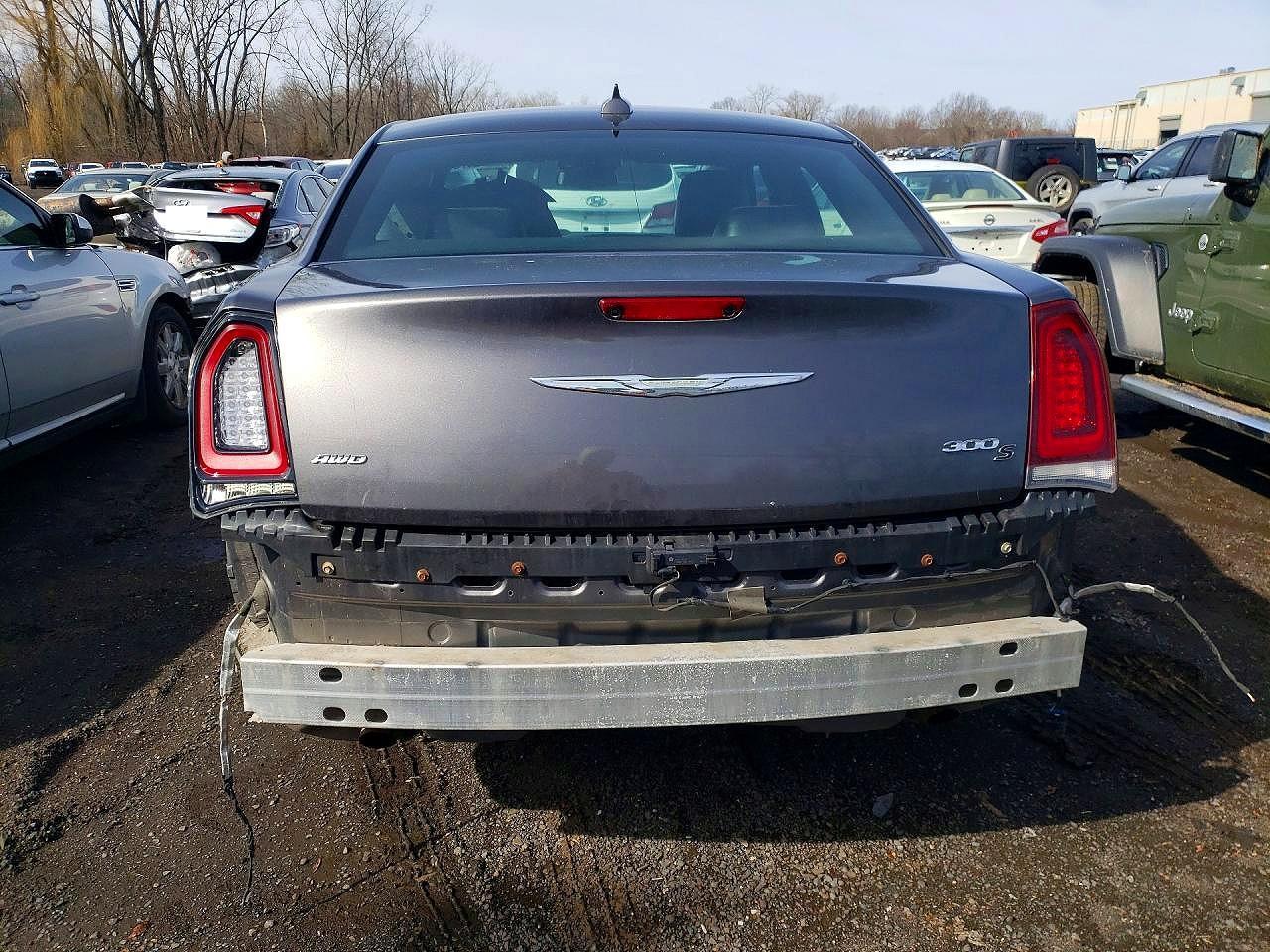 2015 Chrysler 300 S - Image 6