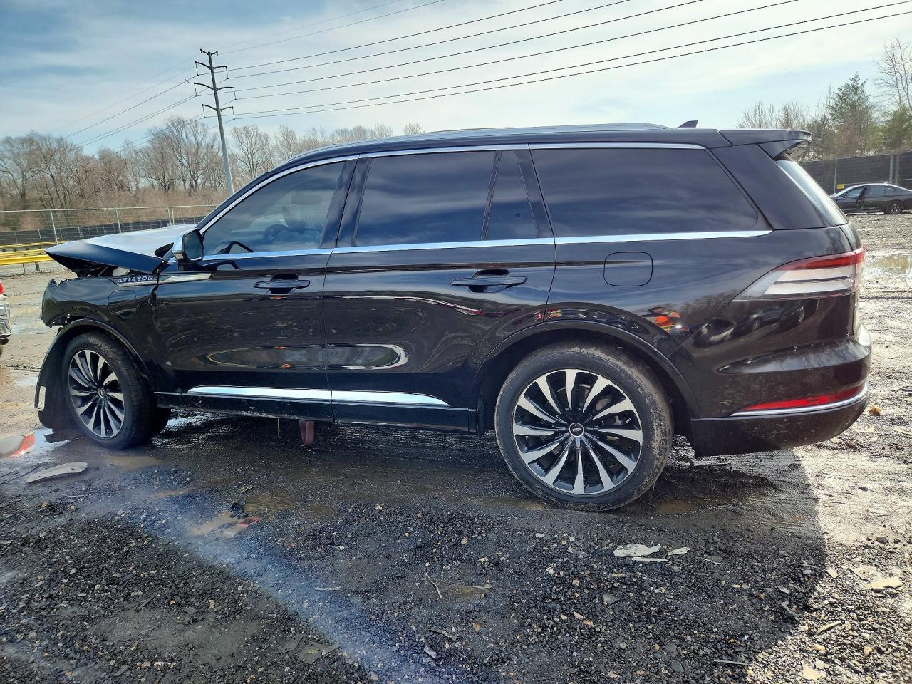 2021 Lincoln Aviator Black Label Grand Touring - Image 2
