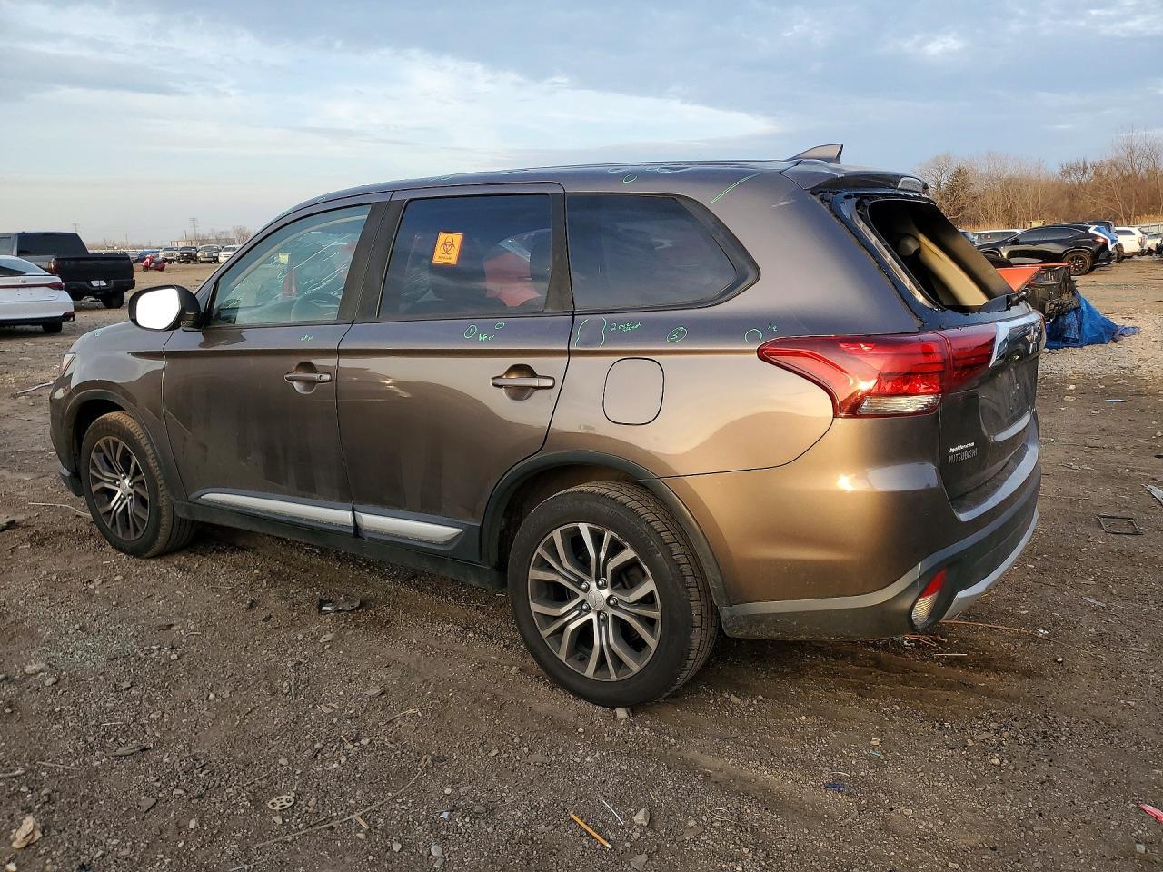 2018 Mitsubishi Outlander Se - Image 2