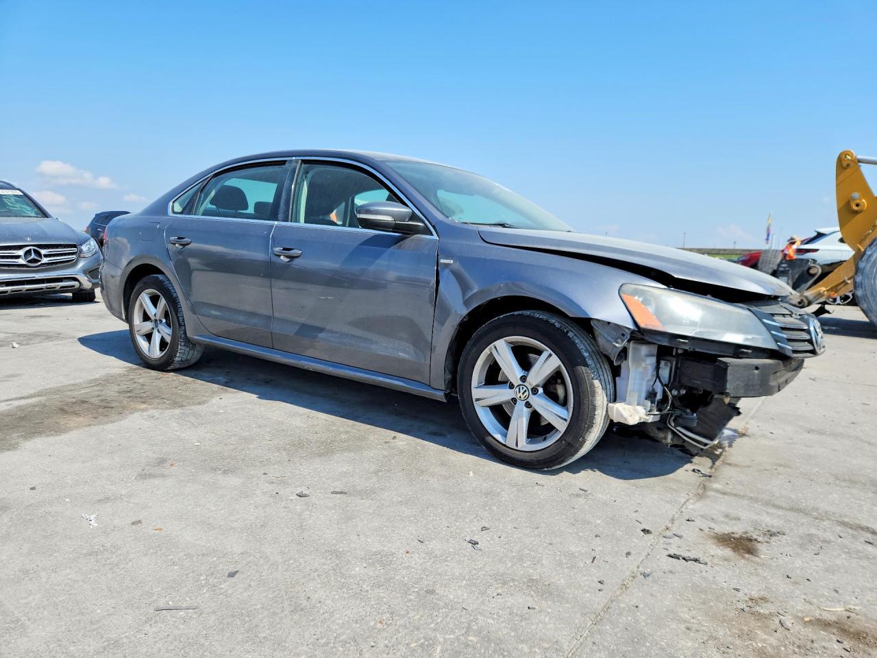 2014 Volkswagen Passat S - Фото 4