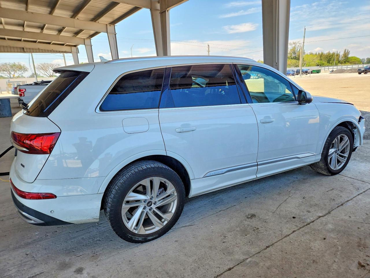 2021 Audi Q7 Premium Plus - Фото 3