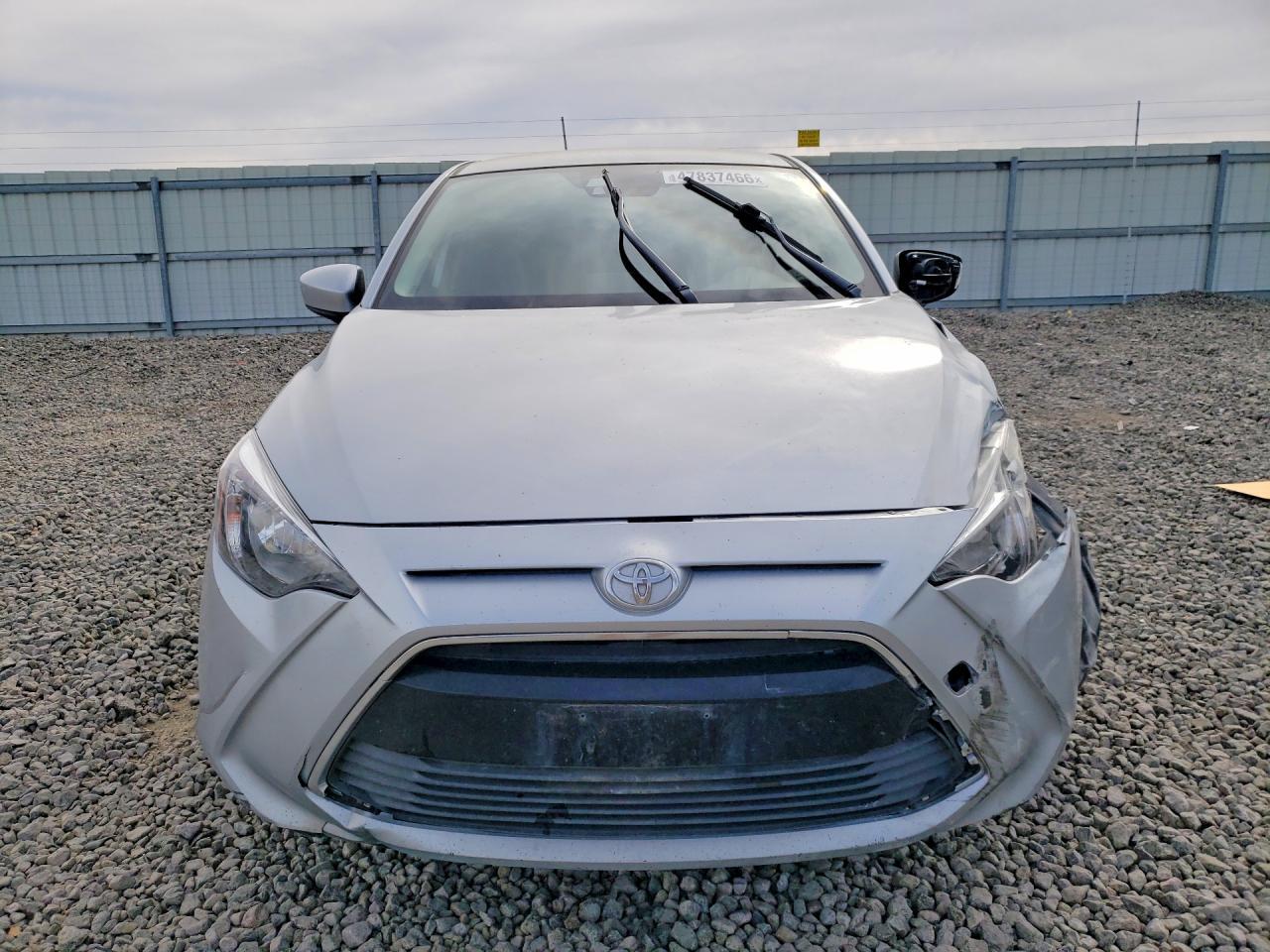 2017 Toyota Yaris Ia Base - Фото 5