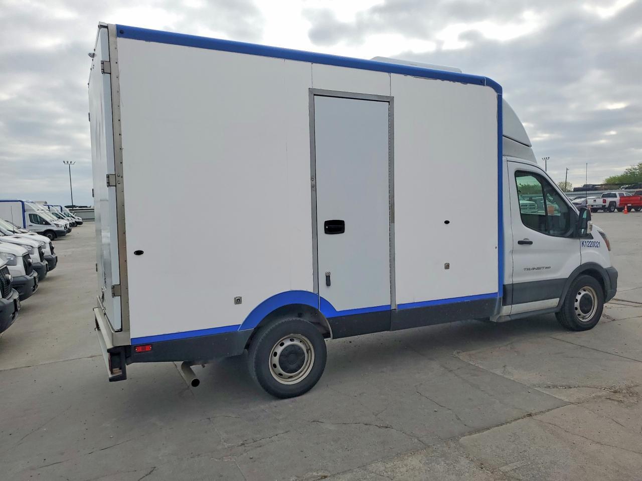 2021 Ford Transit Delivery Truck - Фото 3