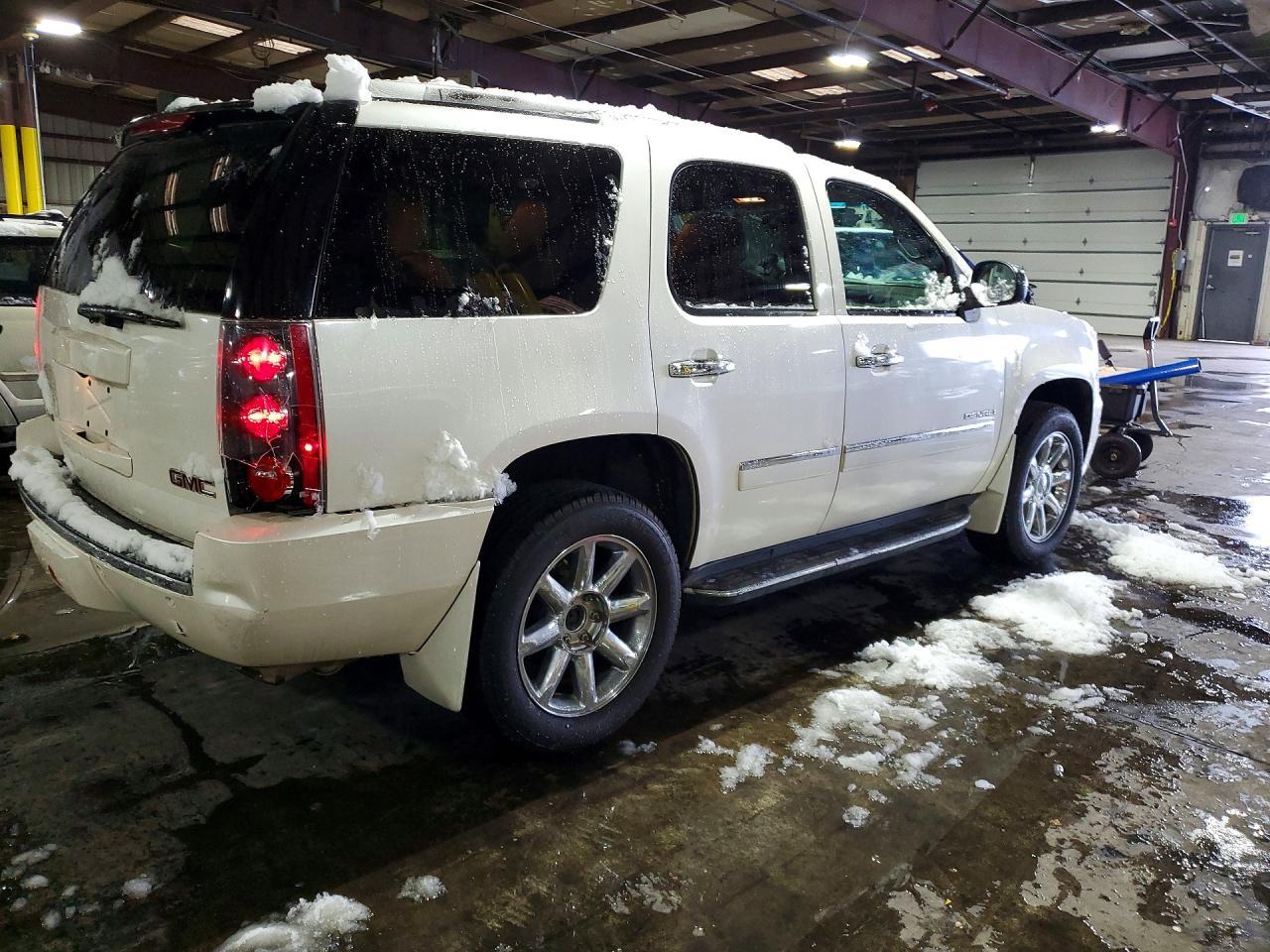 2011 GMC Yukon Denali - Фото 3