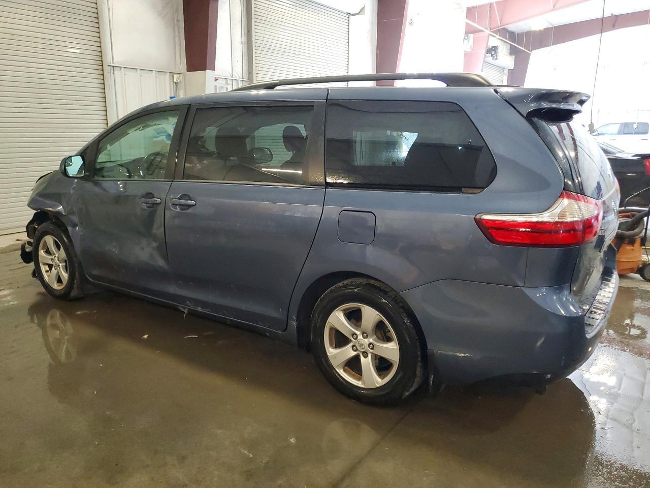 2015 Toyota Sienna - Фото 2