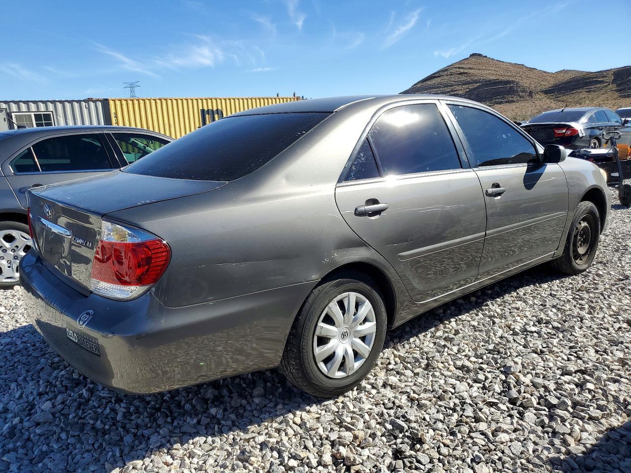 2005 Toyota Camry Le - Фото 3
