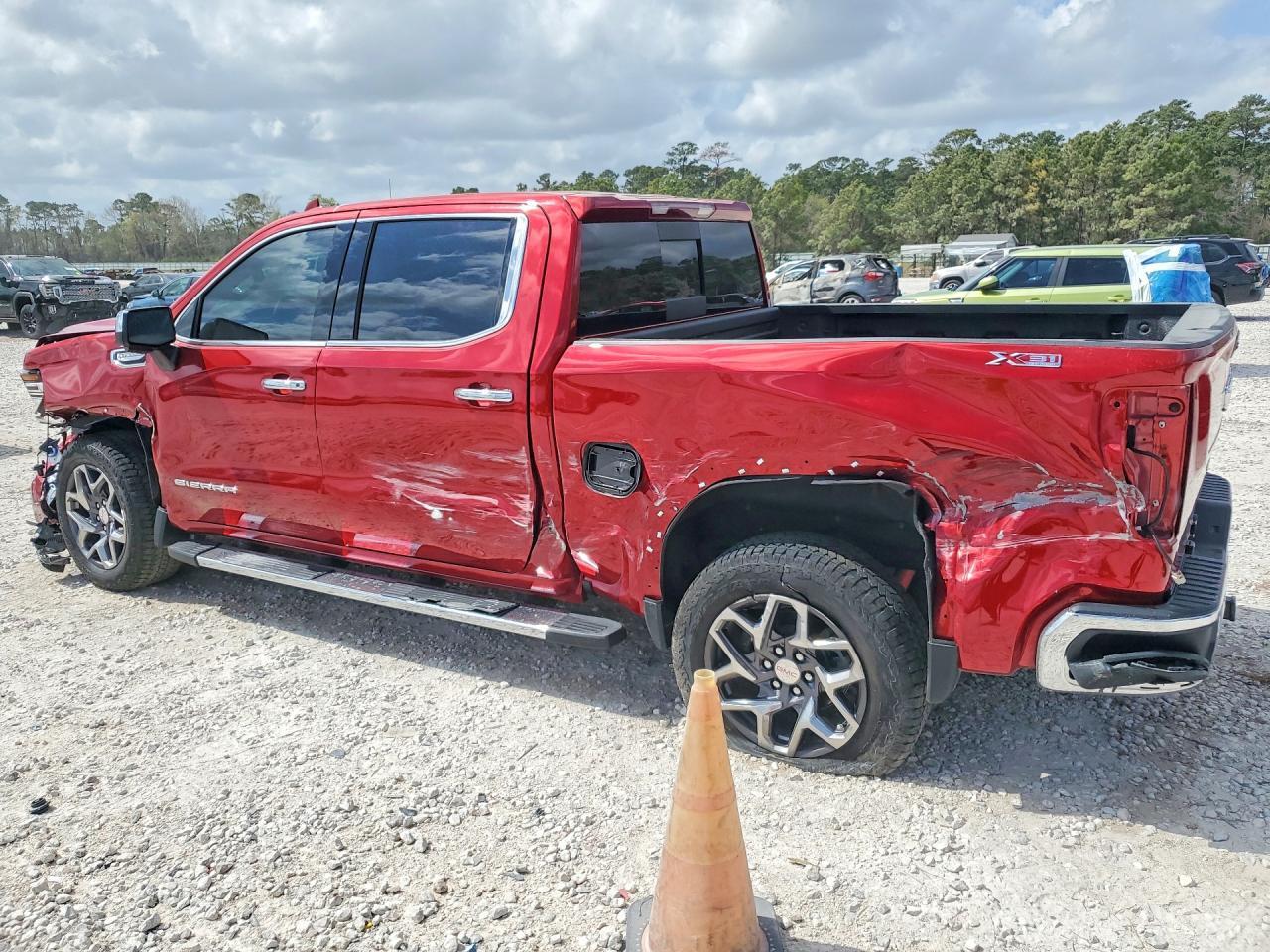 2026 GMC Sierra K1500 Slt - Image 2