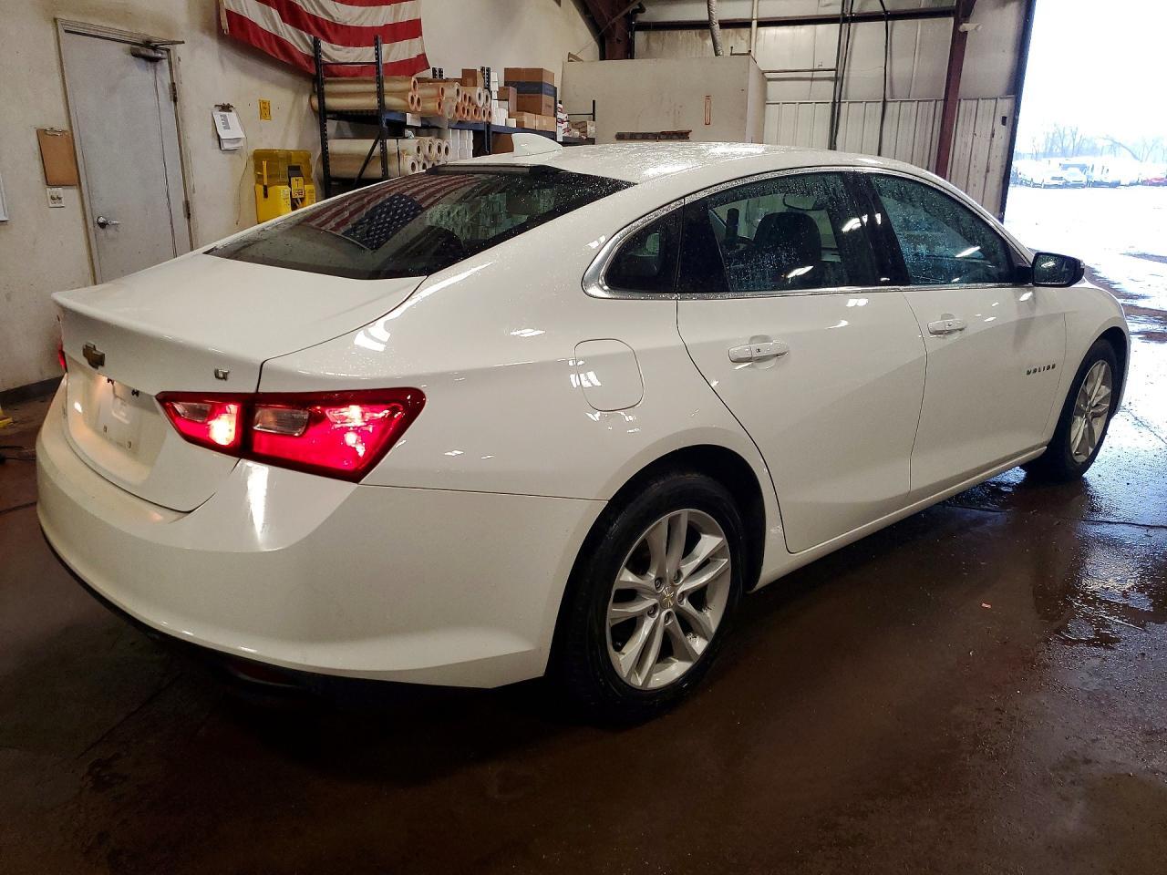 2017 Chevrolet Malibu Lt - Image 3
