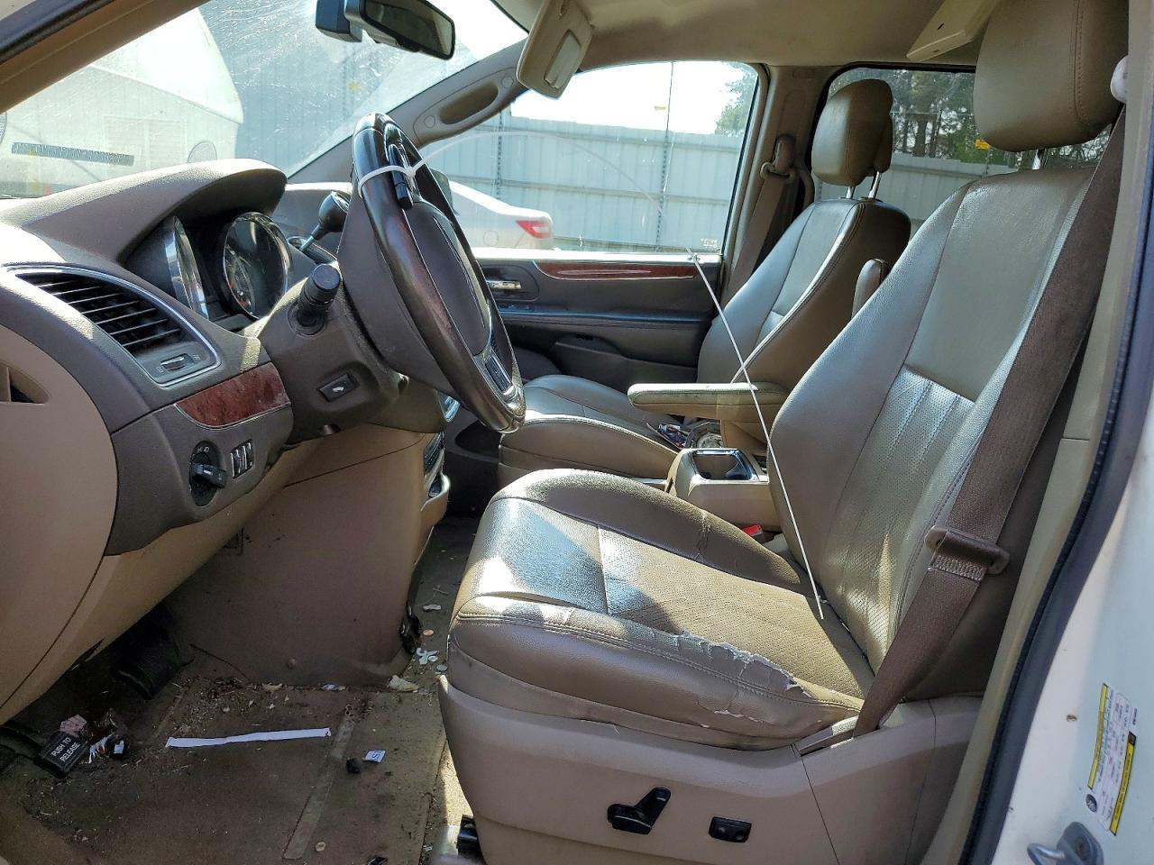 2011 Chrysler Town & Country Touring L - Фото 7
