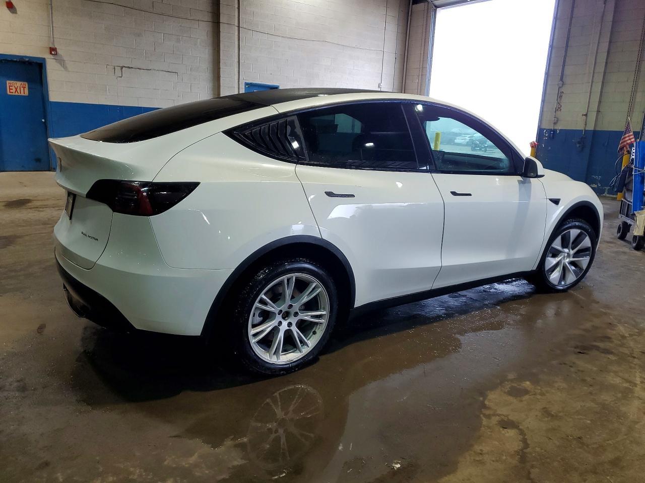 2023 Tesla Model Y - Image 3