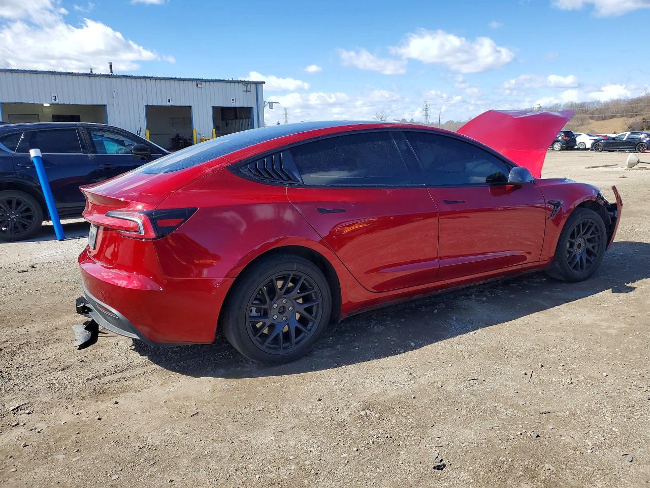2024 Tesla Model 3 - Фото 3