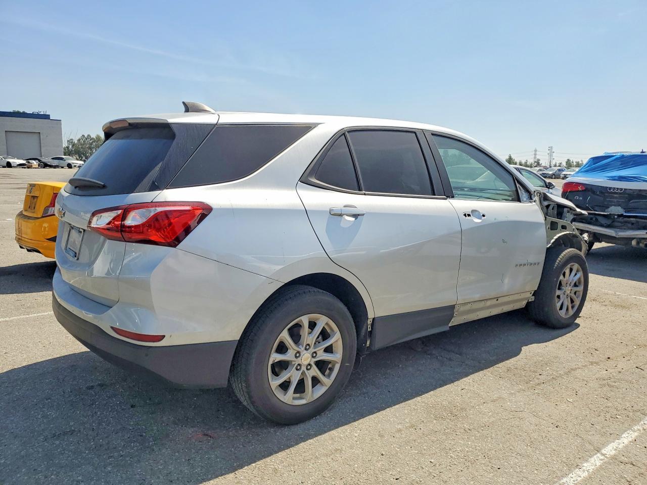 2020 Chevrolet Equinox - Image 3