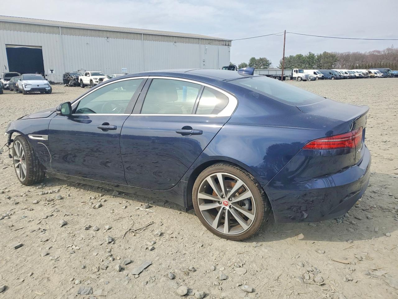2020 Jaguar Xe S - Фото 2