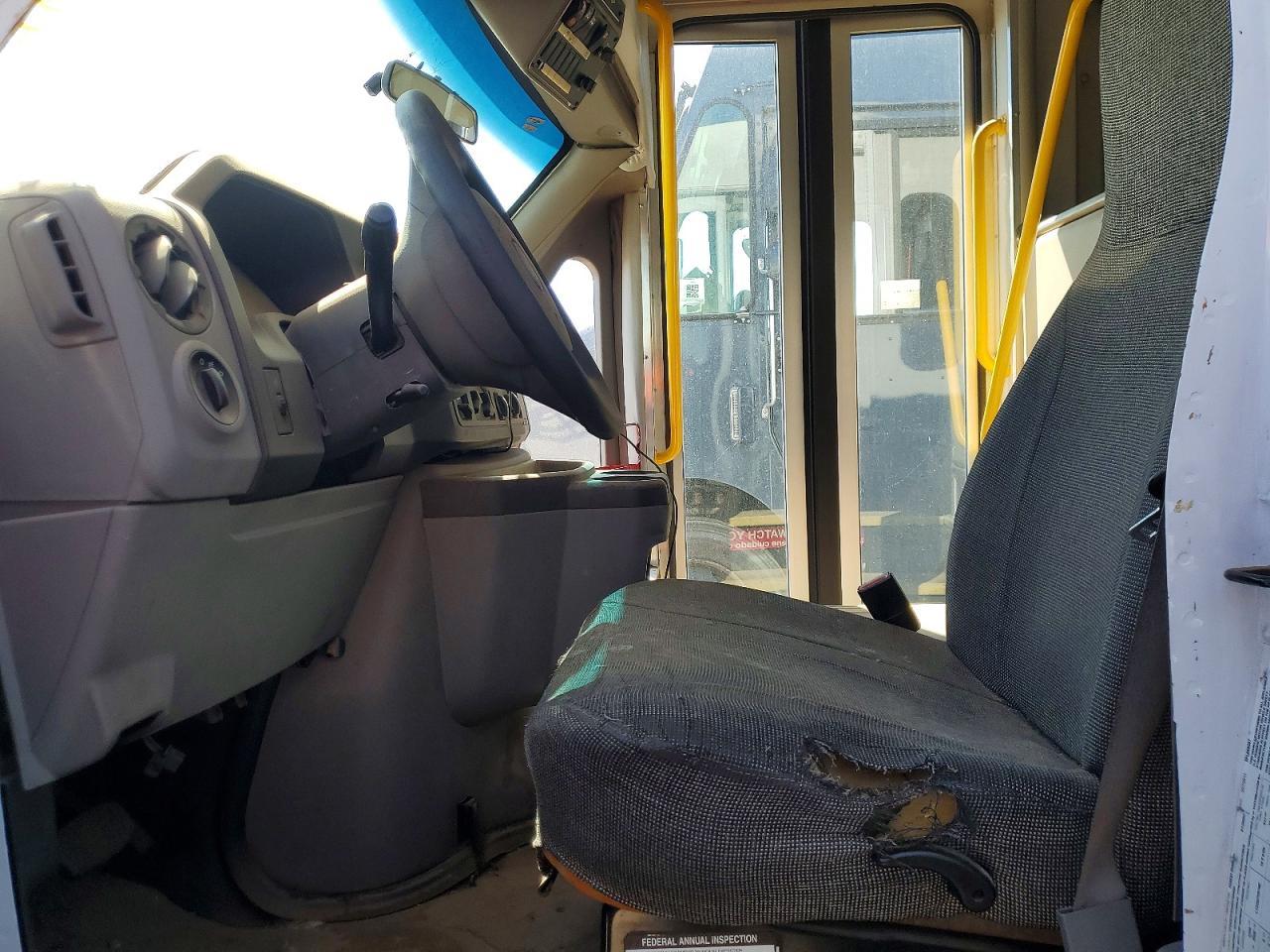 2017 Ford E350 Shuttle Bus - Image 7