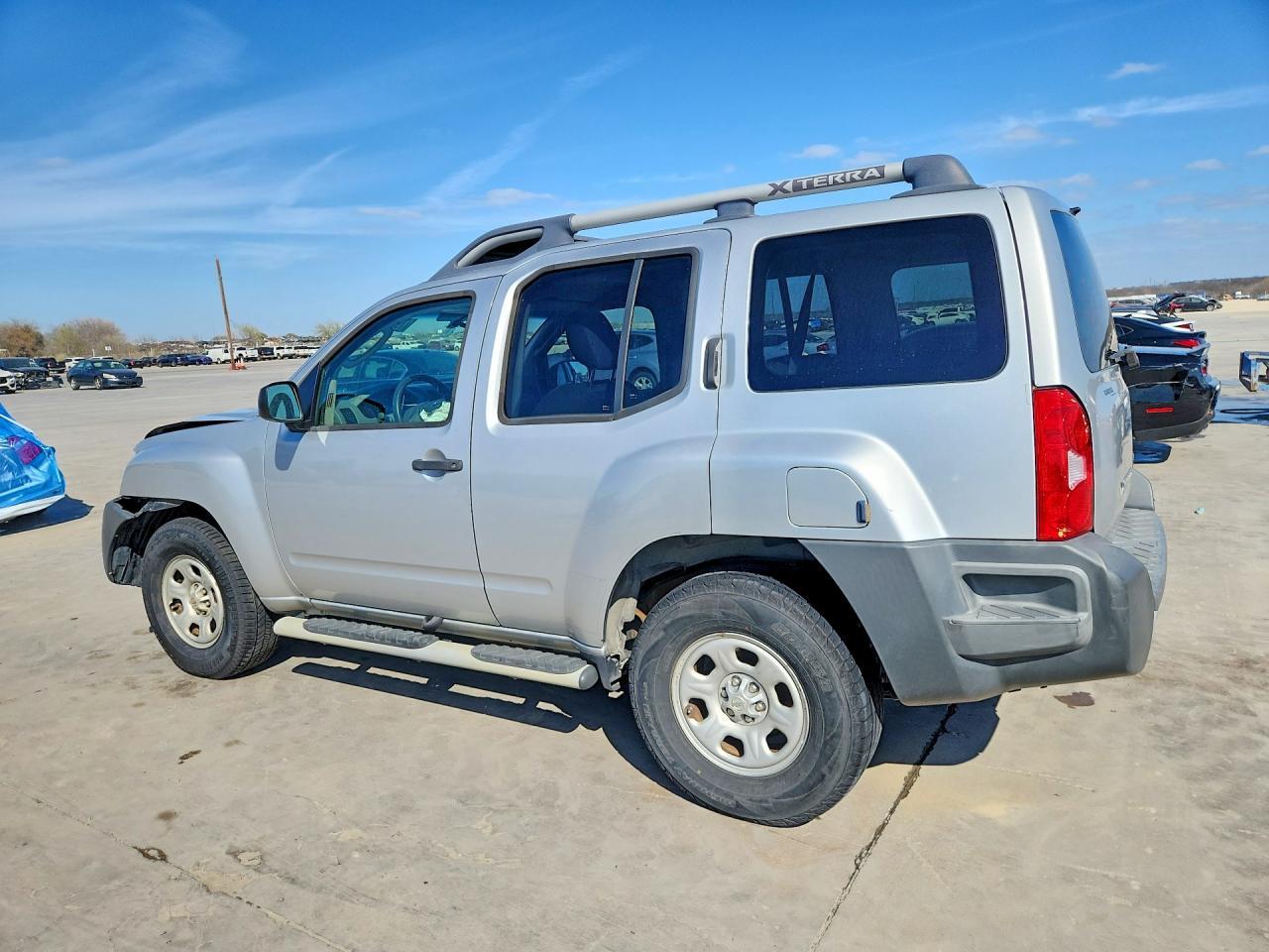 2012 Nissan Xterra X - Фото 2