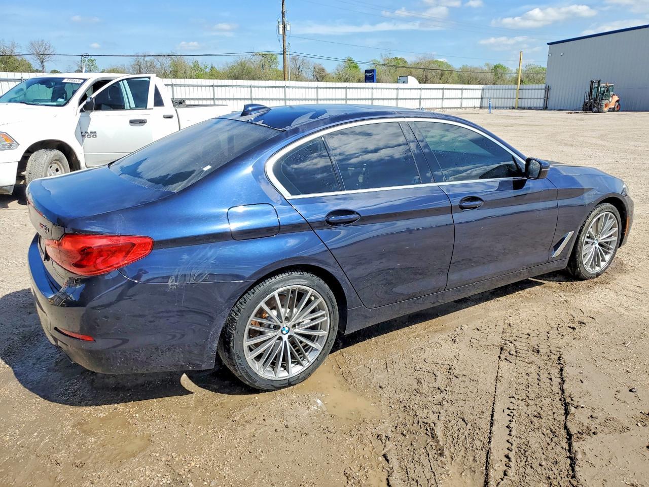2020 BMW 530 Xi - Image 3