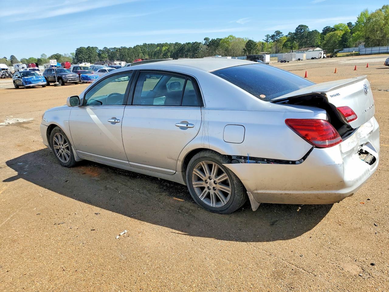 2008 Toyota Avalon Limited - Image 2