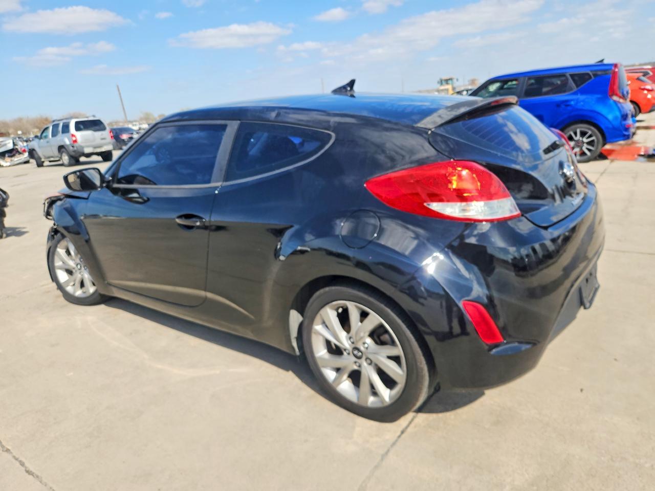 2016 Hyundai Veloster Base - Image 2