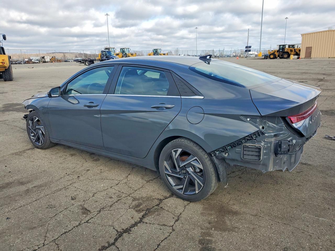 2024 Hyundai Elantra Limited - Фото 2