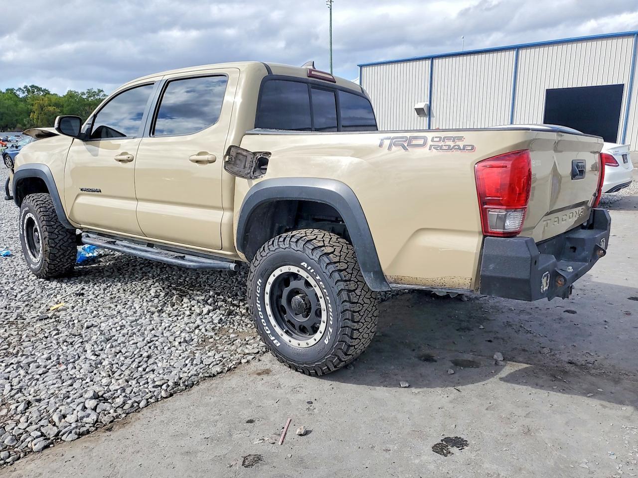 2016 Toyota Tacoma Trd Off-Road - Image 2