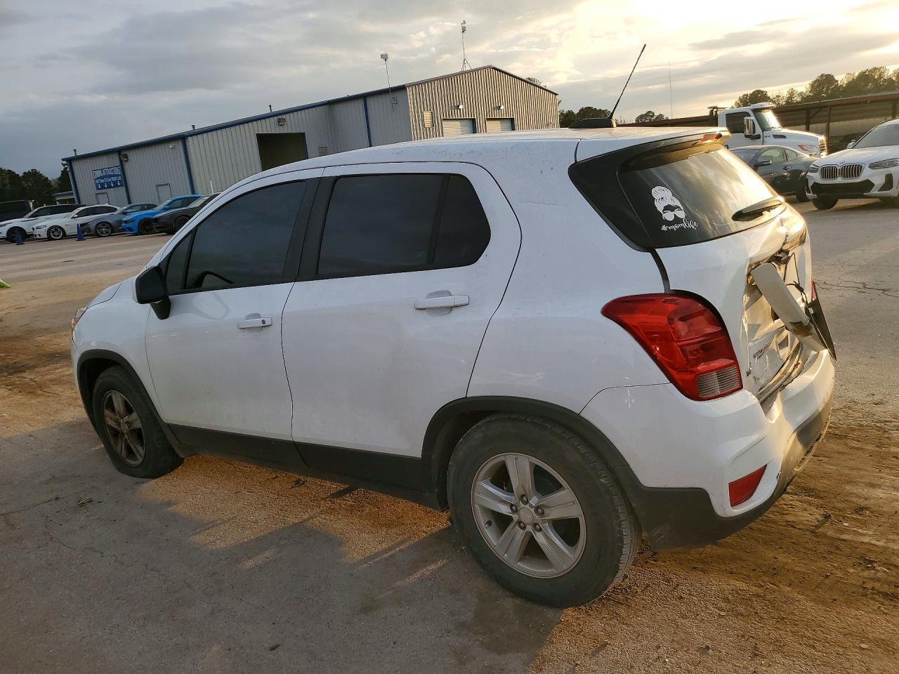 2019 Chev Trax - Image 2
