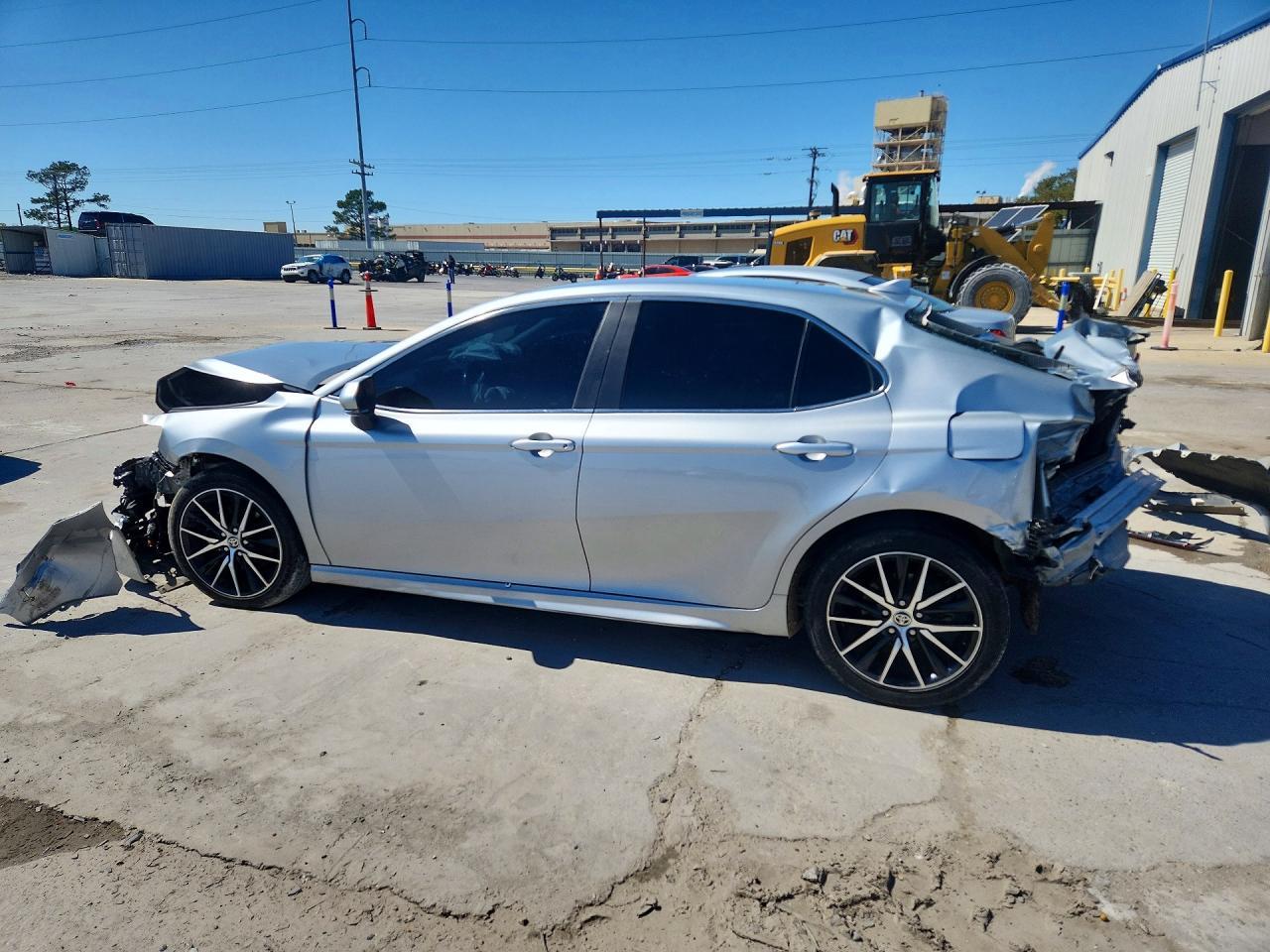 2023 Toyota Camry Se - Фото 2