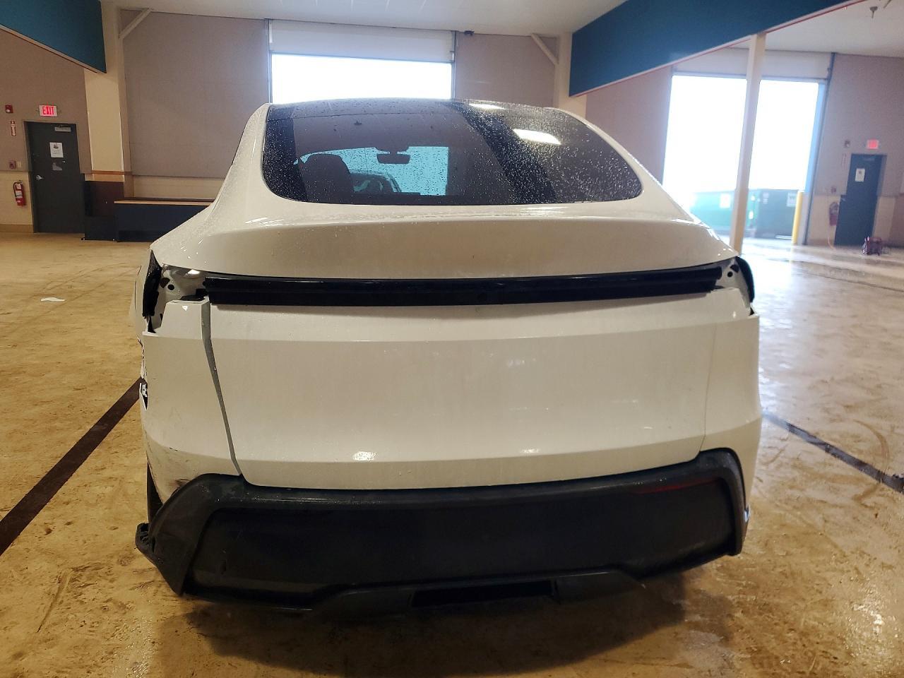 2026 Tesla Model Y - Фото 6