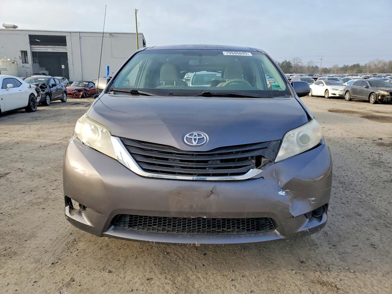 2012 Toyota Sienna Le 8-Passenger - Image 5