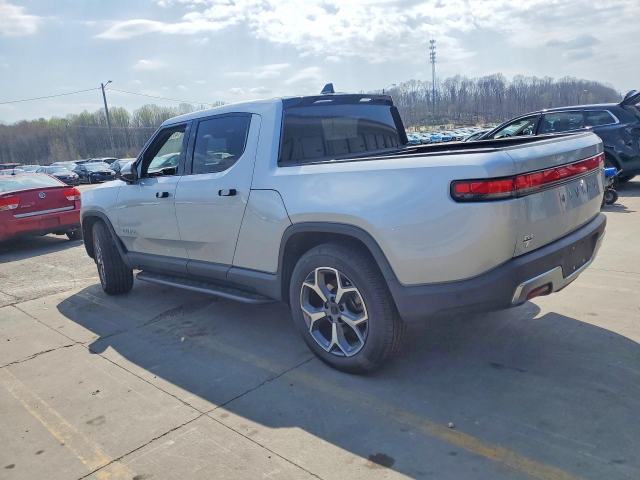 2023 Rivian R1T - Image 2