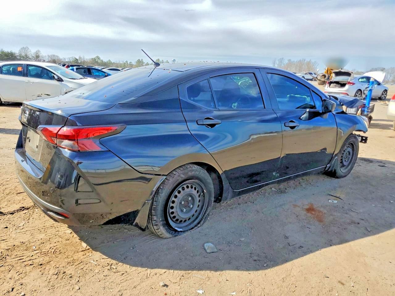 2021 Nissan Versa S - Image 3