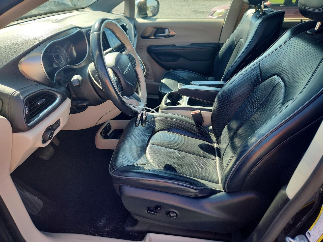 2017 Chrysler Pacifica Limited - Image 7