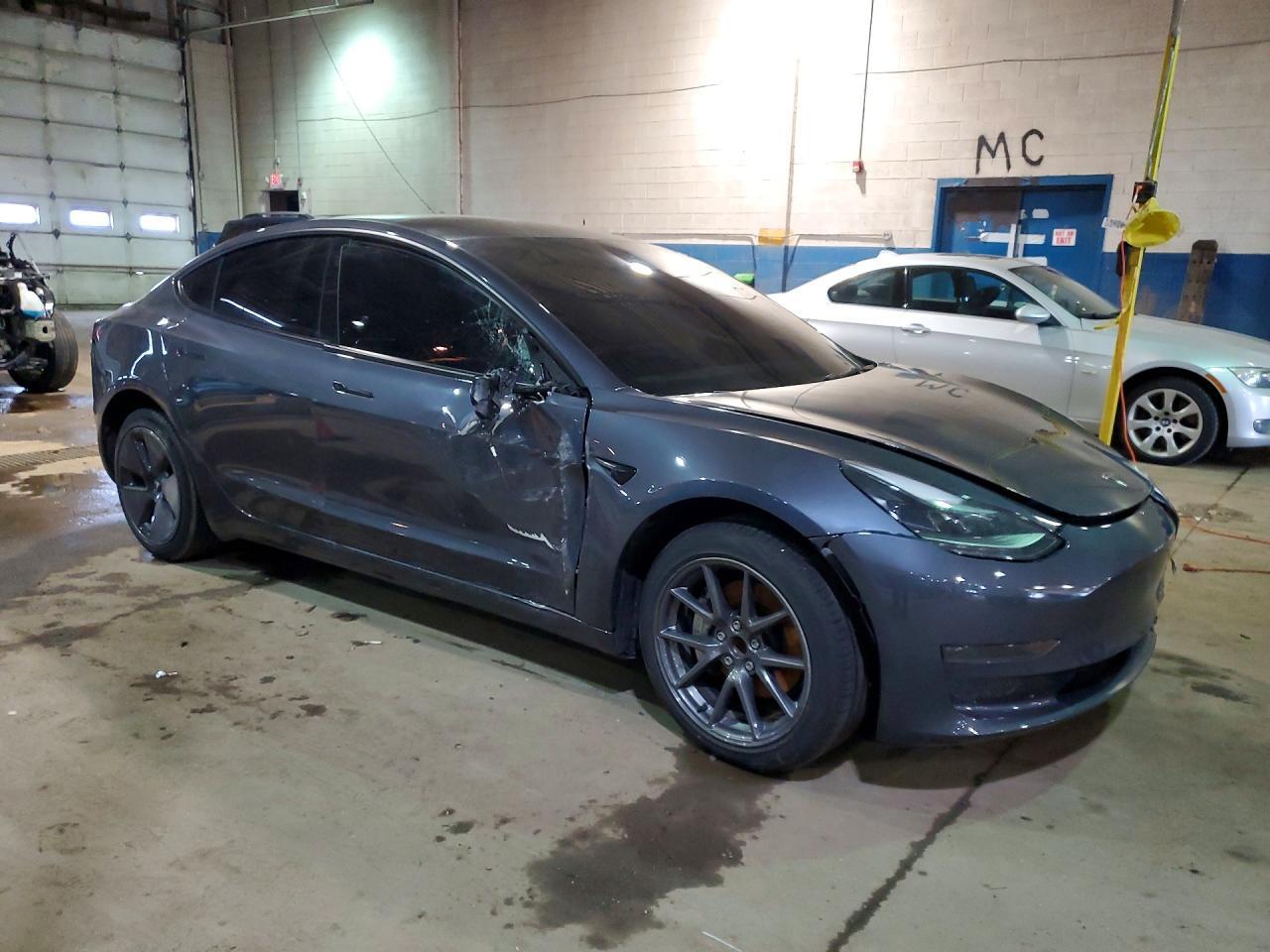 2023 Tesla Model 3 - Фото 4