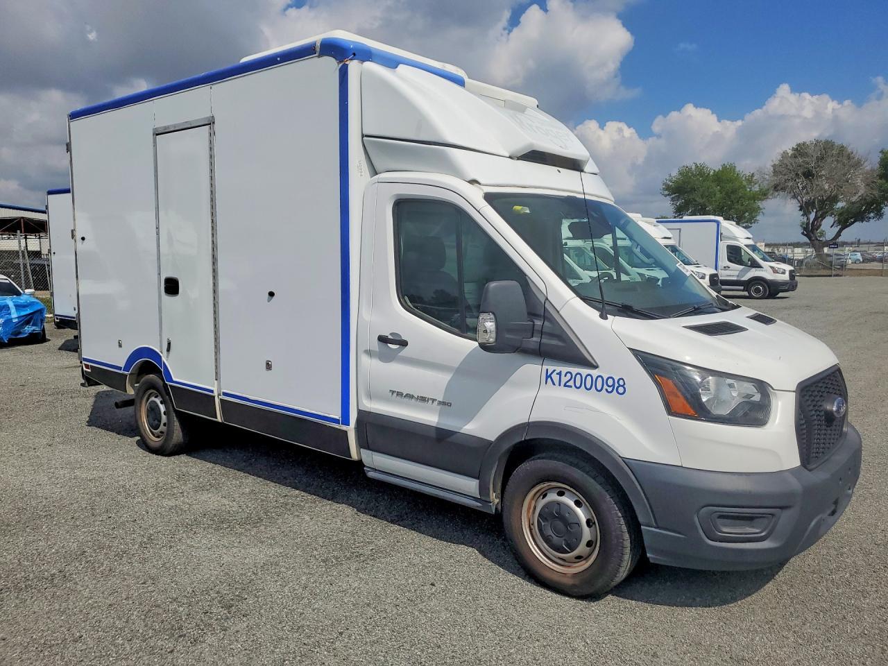 2020 Ford Transit Delivery Truck - Фото 4