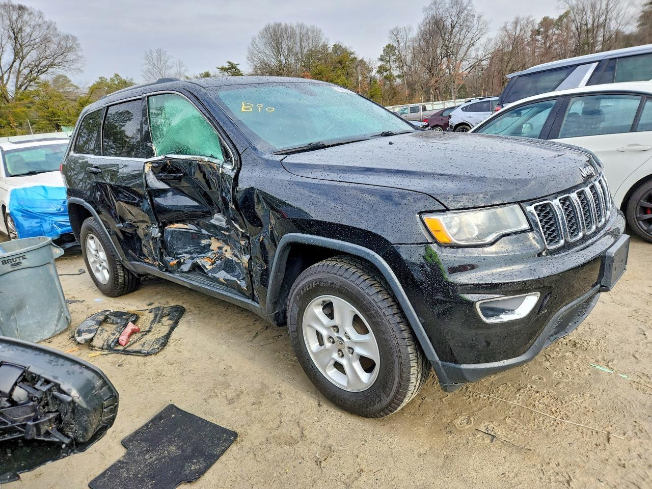 2017 Jeep Grand Cherokee Laredo - Image 4
